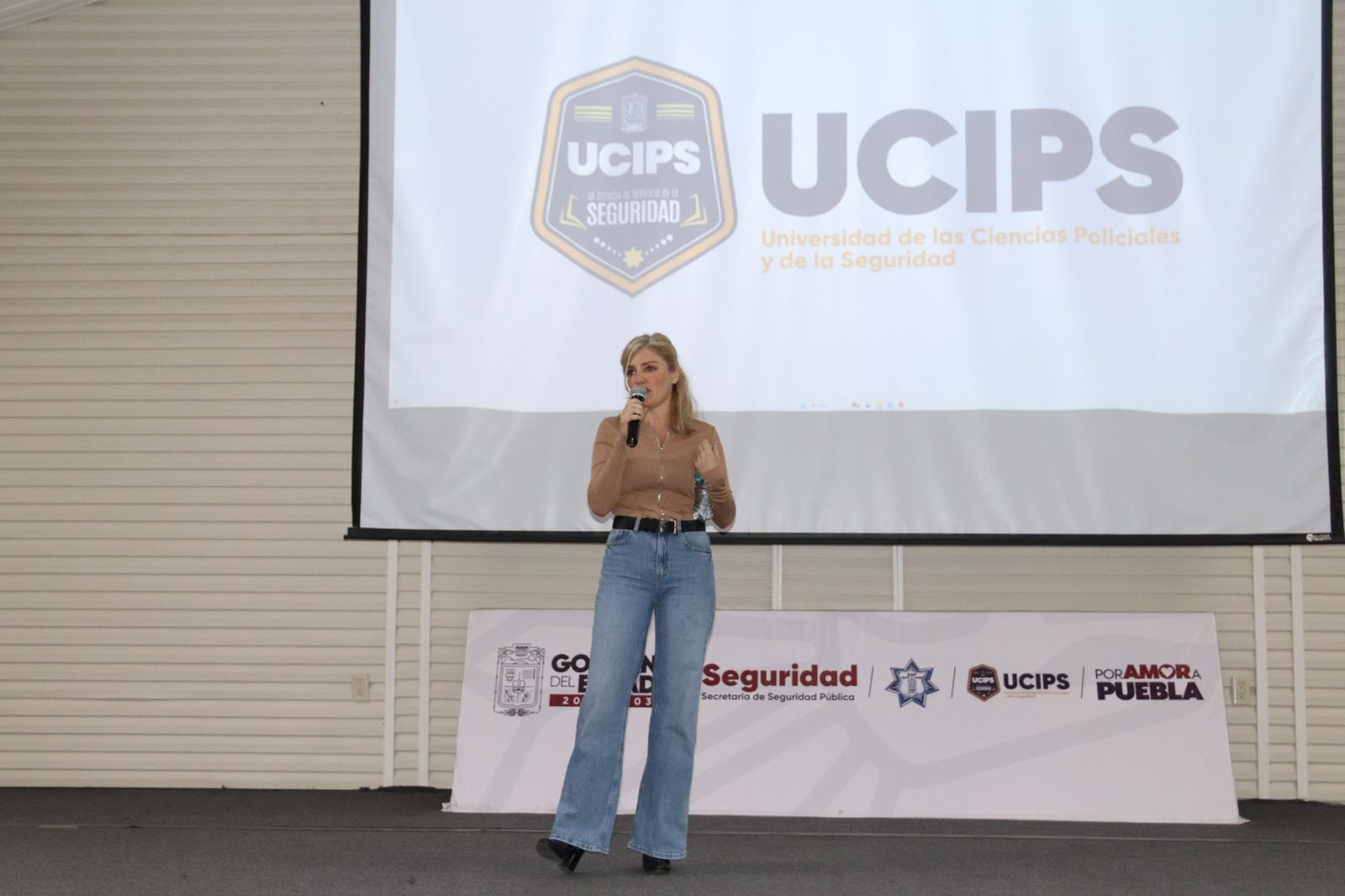 Thaís Armengol impartiendo formación en la UCIPS, Universidad de las Ciencias Policiales y de la Seguridad del estado de Puebla